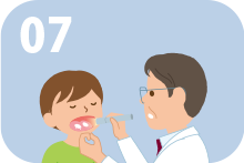 1歳以降に、持続性の鵞口瘡、皮膚真菌症、重度・広範な疣贅（イボ）がみられる。